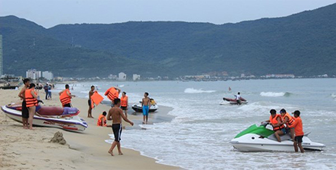 Từ 20/07, Đà Nẵng bắt đầu xử phạt hành vi xả rác trên bãi biển